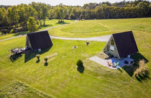 Makanda House | 3 A-Frame Cabins w Hot Tubs Near Wine Trail