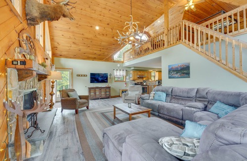 Benezette Cabin | 3-Acre Benezette Cabin: Hot Tub, Grill & Mtn View