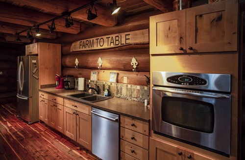 Brownsburg Cabin | 3 acre Lake, Farm Animals Petting Zoo, Horses and Horseback Riding, Room to roam