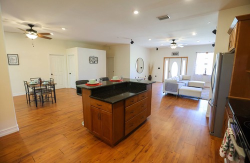Clermont House | 3 Acre Modern Country Farm Stay | 30 Min to Disney