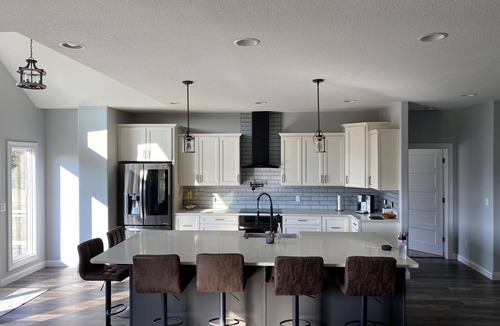 Columbia House | 3-Acre Retreat with Tesla Charger - 10min to downtown