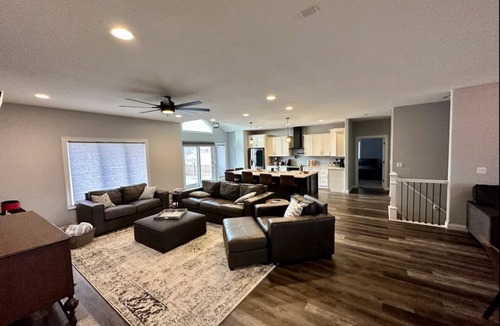 Columbia House | 3-Acre Retreat with Tesla Charger - 10min to downtown