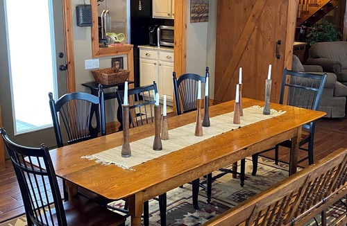 Glencoe House | 3+ acres, fast wi-fi, garage parking, Koi pond