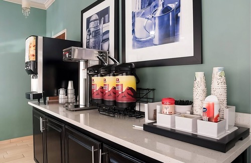 Tupelo Hotel | 3 Affordable Units Near Tupelo Buffalo Park & Zoo | Pets Allowed | FREE Parking!