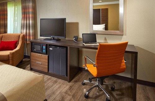 Anaheim Resort Hotel | 3 Affordable Units – Pool Access & Minutes to Disneyland!