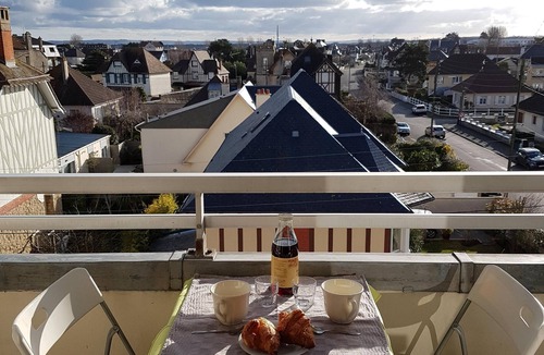 Ouistreham Apartment | 3 * apartment at 200m BEACH & THALASSO - WIFI - BICYCLES