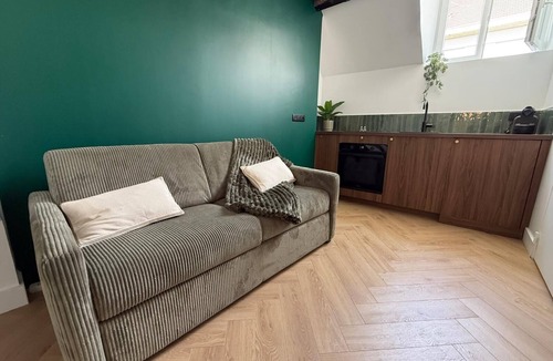 Grenoble City Centre House | 3 apartments on the same floor l 6 beds l 12 travellers l Hypercentre