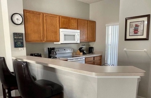 Lake Berkley House | 3 BD/2.5 BA-15 min from Disney-Sleeps 8 (4766)