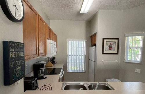 Lake Berkley House | 3 BD/2.5 BA-15 min from Disney-Sleeps 8 (4766)