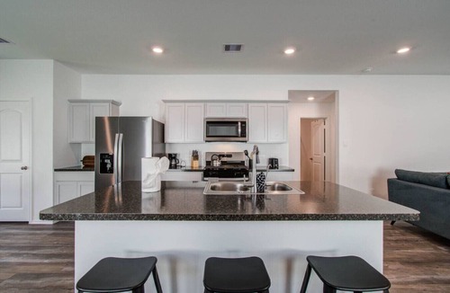 Spring House | 3 Bd/2 Ba Cozy Home 15 Min from IAH!