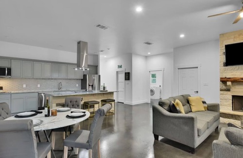 Cottonwood Shores House | 3 Bd-3BATH-Parking 4 cars + -Sleeps 10 - Horseshoe Bay -Marble Falls- Game Room!