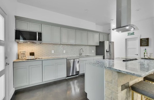 Cottonwood Shores House | 3 Bd-3BATH-Parking 4 cars + -Sleeps 10 - Horseshoe Bay -Marble Falls- Game Room!