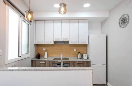 Collblanc y La Torrassa Apartment | 3 bdr&terrace close to subway