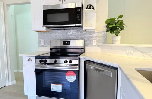 Lancaster House | 3-Bd Home | Mins to Dwntwn DTX | 8 Guests | Garage