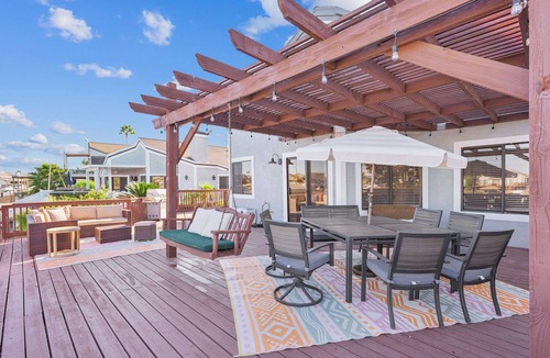 Discovery Bay House | 3 bd Spinnaker Waterfront Hideaway with Private Dock
