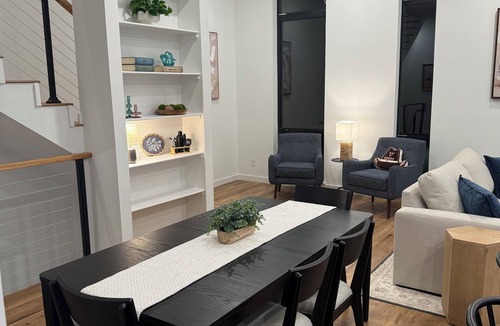 Fort Worth House | 3-bd townhome w/rooftop patio-Dickies-TCU-Downtown-Magnolia