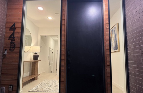 Fort Worth House | 3-bd townhome w/rooftop patio-Dickies-TCU-Downtown-Magnolia