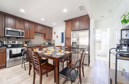 Parker Ridge House | 3 BD w/Parking and Shared Yard - Palm Wave Stays