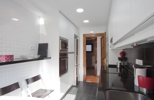 Barrio de La Latina Apartment | 3 bdm, bright, elevator in old Madrid