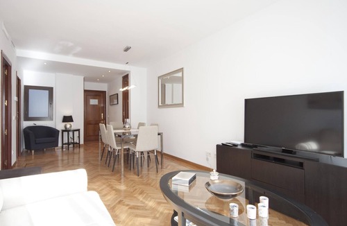 Barrio de La Latina Apartment | 3 bdm, bright, elevator in old Madrid