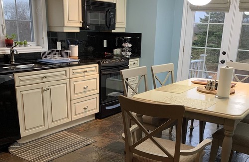Inverness House | 3 Bdr. 1 level lovely executive style. 3 queen beds