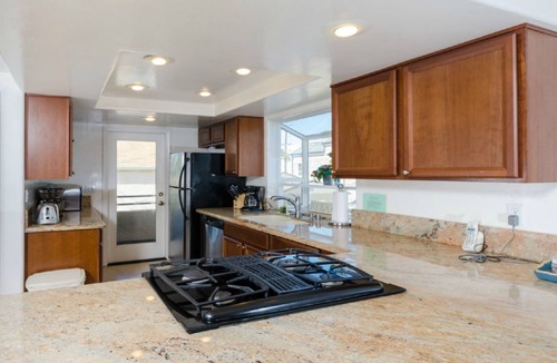 Mission Beach House | 3 bdr, 3 bath Home Walk to bay, ocean, restaurants and shops!