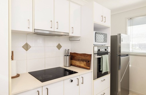 Rocklea Apartment | 3 Bdr Apt! Spotless! Garage Parking! 219D3