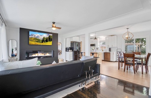 Pointe aux Roches House | 3 bdr cottage w/pool & hot tub-close to marina & golf course