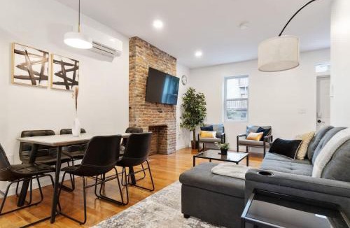 Central Northside House | 3 BDRM 2 and a Half Bath - House Private Yard Duplex