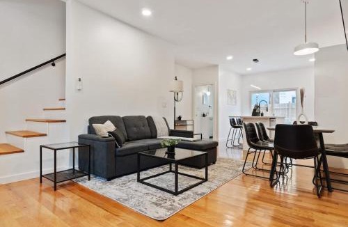 Central Northside House | 3 BDRM 2 and a Half Bath - House Private Yard Duplex