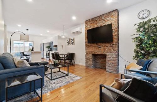 Central Northside House | 3 BDRM 2 and a Half Bath - House Private Yard Duplex