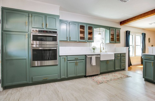 San Angelo House | 3 BDRM/2 BA With 1 BDRM 1 BA Casita in back.