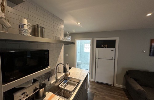 Norwalk House | 3 bdrm 2 bath house with pool ,in-law suite separate entrance, BBQ, beach house