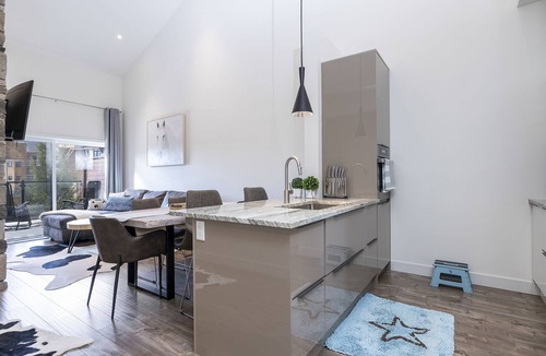The Blue Mountains Condo | 3 Bdrm Luxury Condo at Mountain House