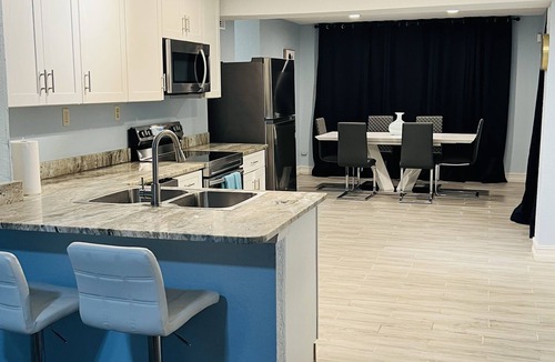 Pine Hills House | 3 Bdrm Modern Entertainment Home