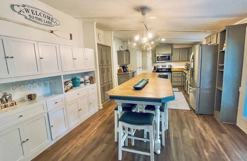 Fennville Cottage | 3 bdrm-near beach, hot tub/sauna, game rm,fire pit