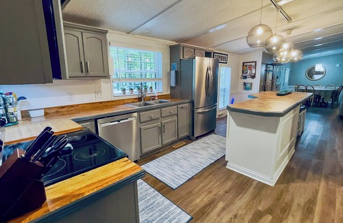 Fennville Cottage | 3 bdrm-near beach, hot tub/sauna, game rm,fire pit