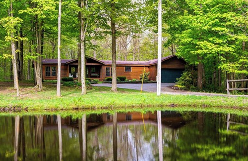 Fennville Cottage | 3 bdrm-near beach, hot tub/sauna, game rm,fire pit