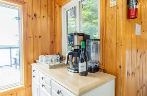Gravenhurst House | 3 BDRM on Sparrow Lake w Hot Tub & Private Beach!