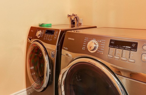 West End House | 3 Bdrm Townhouse with Parking