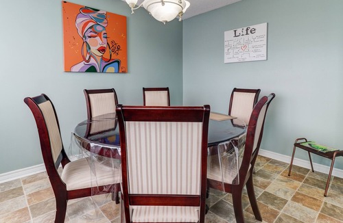 West End House | 3 Bdrm Townhouse with Parking