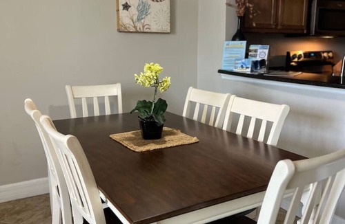 Ruskin House | 3 bdrm Waterfront Beach Resort Sleeps 10