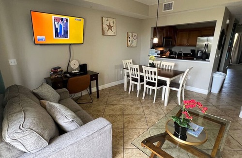 Ruskin House | 3 bdrm Waterfront Beach Resort Sleeps 10