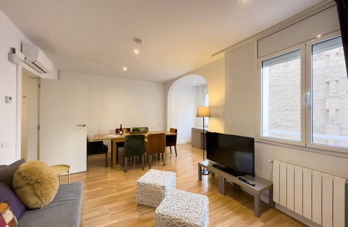 Sants Apartment | 3-bedroom apartment near Sants train station