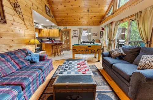 Pigeon Forge Cabin | 3 Bears One-Level Open Floor Plan Cabin with Pool Table by RedAwning