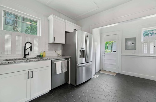 College Hill House | 3 Bed 1.5 Bath Home in College Hill By Hospital