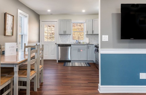 Jefferson House | 3 Bed/1.5 Bath Townhome