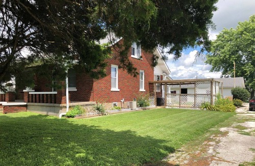 Renault Other | 3 Bed, 1 Bath, 1.5 Story FARMHOUSE - 1/2 way between Columbia & Waterloo - V