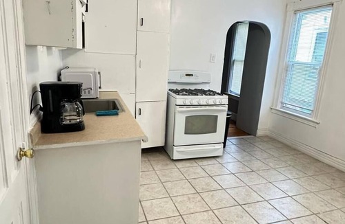 Utica Apartment | 3 bed/1 bath Comfort Apartment in Utica