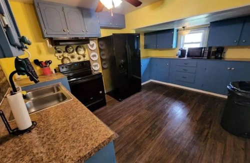 Lawrenceburg House | 3 Bed, 1 Bath